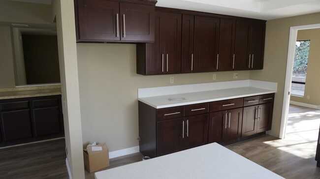 Building Photo - 16268 Glencove Dr