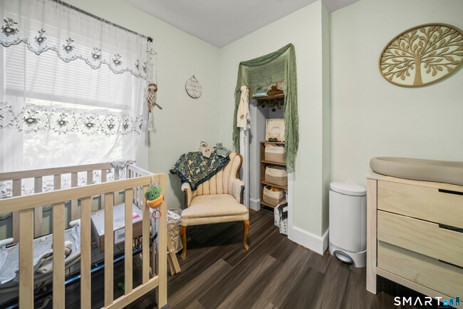 Building Photo - 383 Davis St