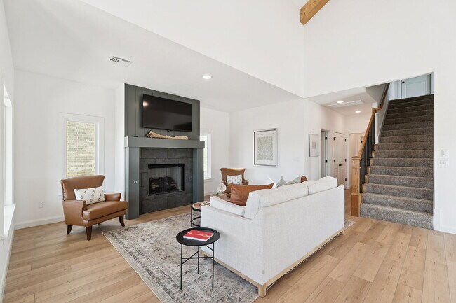 Building Photo - Fully Furnished 4 Bedroom + Bonus Room