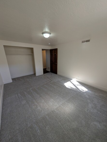 Building Photo - 155 E Griffith Rd