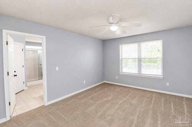 Building Photo - 10609 Creek Ridge Dr