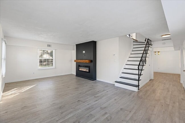 Building Photo - 114 Millbrook Dr