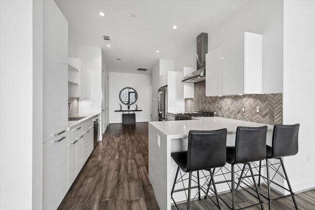 Building Photo - 1211 Caroline St