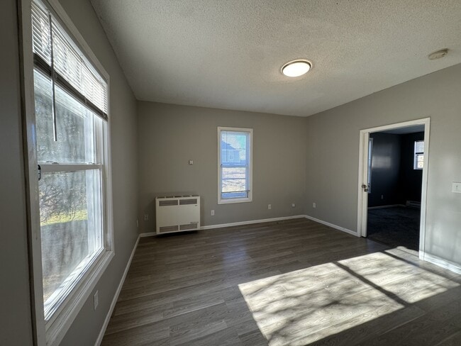 Building Photo - 933 Front Ave