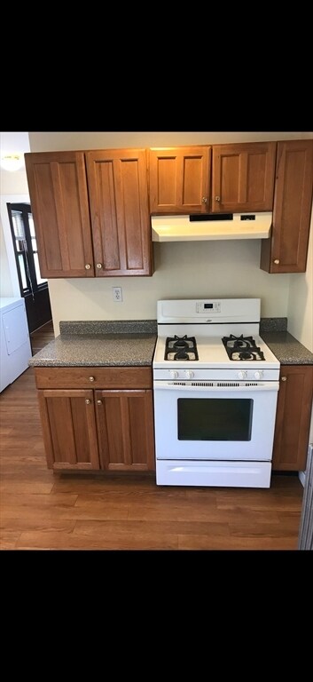 Primary Photo - 76 Brooks St