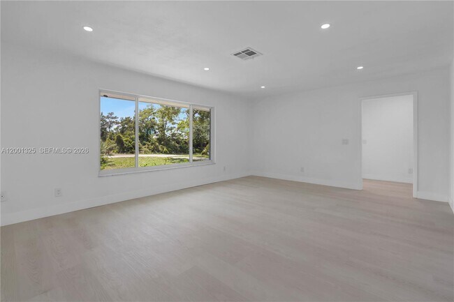 Building Photo - 9125 SE Karin St