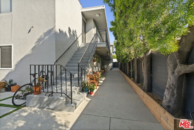 Building Photo - 656 Indiana Ave