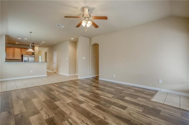 Building Photo - 817 Silver Moon Dr