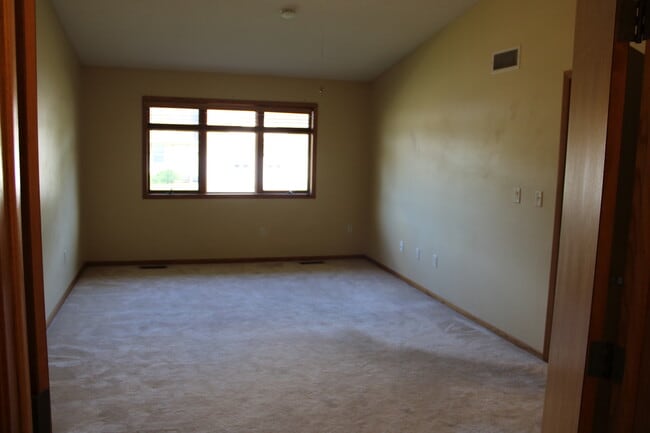 Building Photo - 3991 Whiting Ln