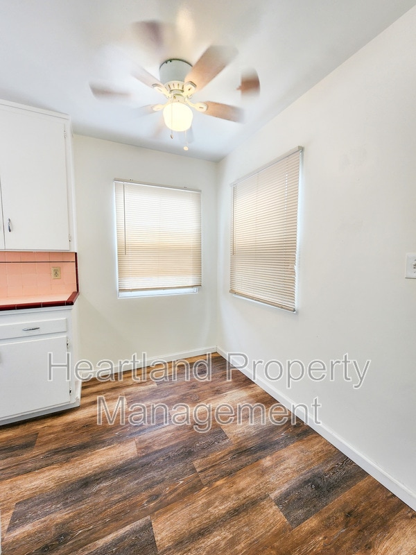 Building Photo - 848 1/2 Emerald Street