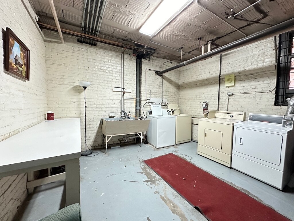 Building Photo - 2127 N Dayton St