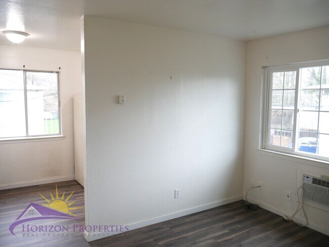 Building Photo - Cozy 1 Bed 1 Bath 700sqft Fourplex in Nort...