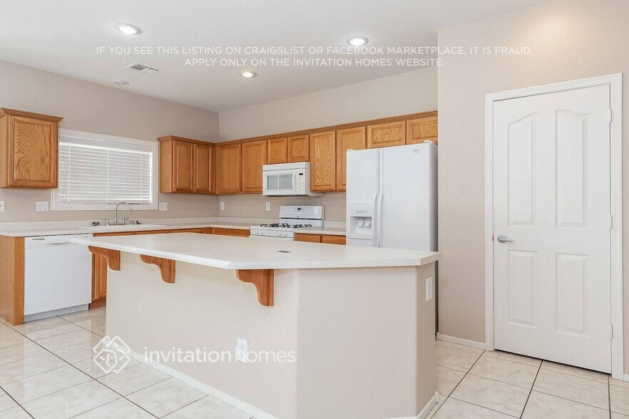 Building Photo - 1417 Lazy Hill Ranch Way
