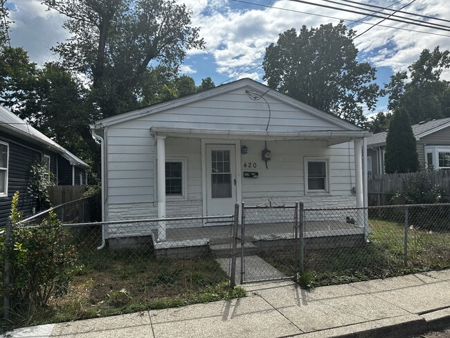 Building Photo - 420 Elm St