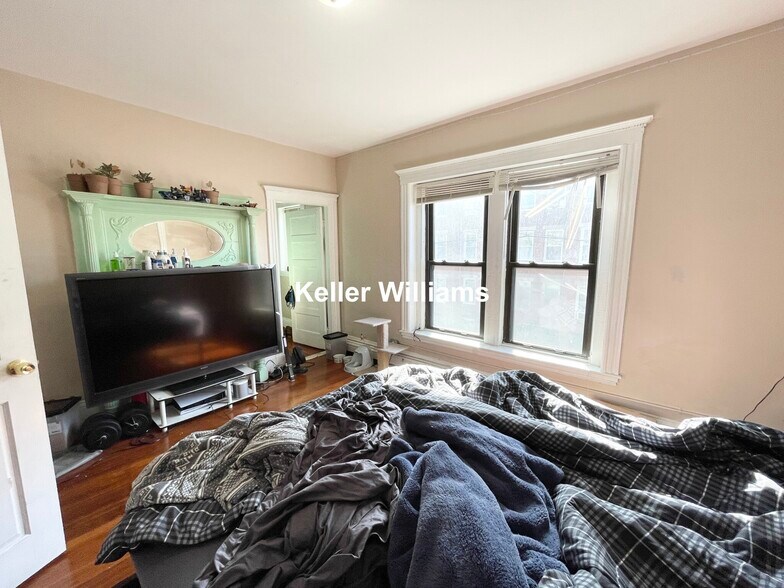 Building Photo - 60 Empire St