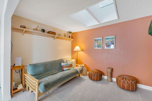 Building Photo - FULLY FURNISHED Home in the Mountains