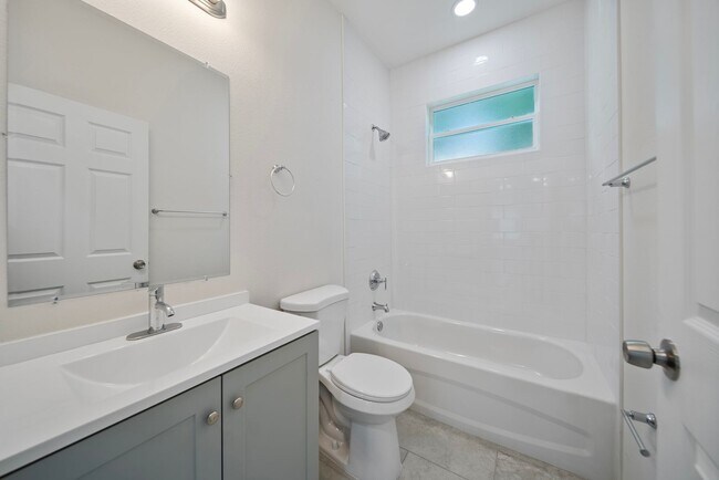 Building Photo - Brand New Home located in the heart of Tampa!