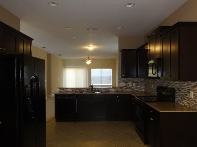 Building Photo - 30113 Saddlebred Ln