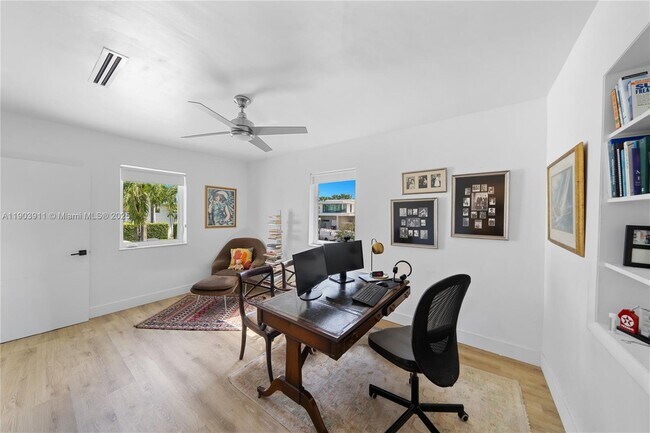 Building Photo - 1281 S Venetian Way