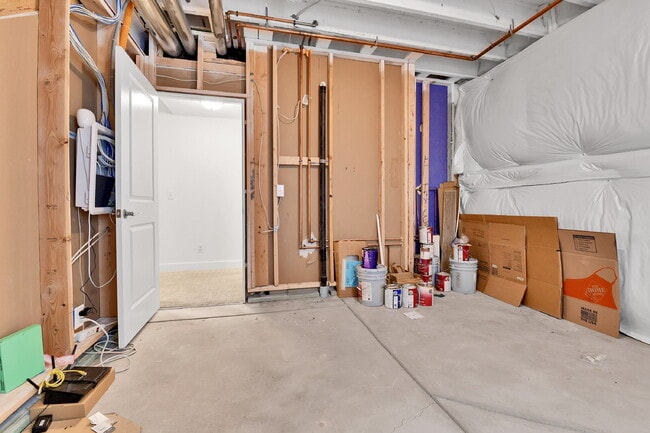 Building Photo - $4,850 - Spacious 5-Bed, 3.5 bath Home wit...