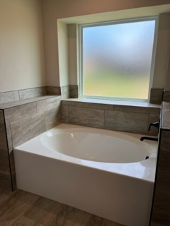 Building Photo - Beautiful New Home!