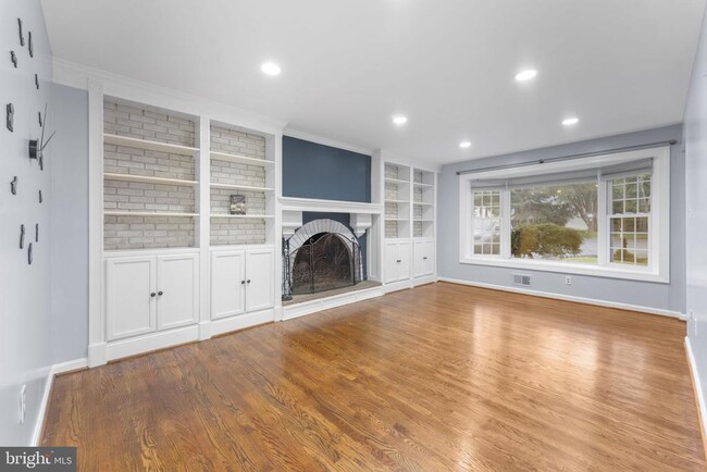 Building Photo - 901 Holly Creek Dr