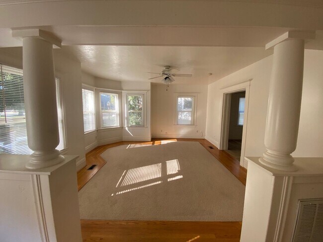 Building Photo - 2006003/85T