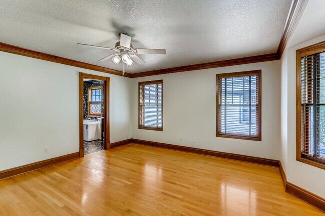Building Photo - 490 Laurel Ave