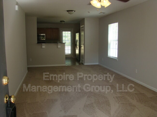 Building Photo - 384 Denman Loop