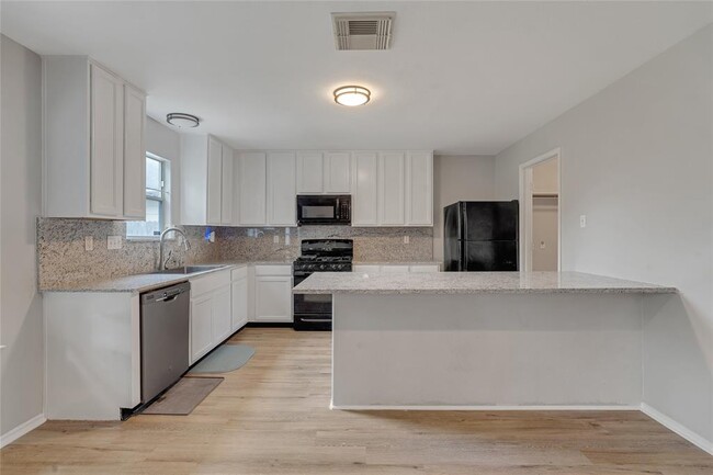 Building Photo - 24422 Lakecrest Village Dr