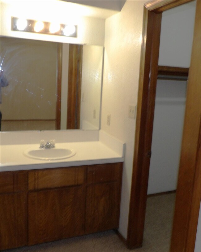 Building Photo - 813 SW Chaucer Dr