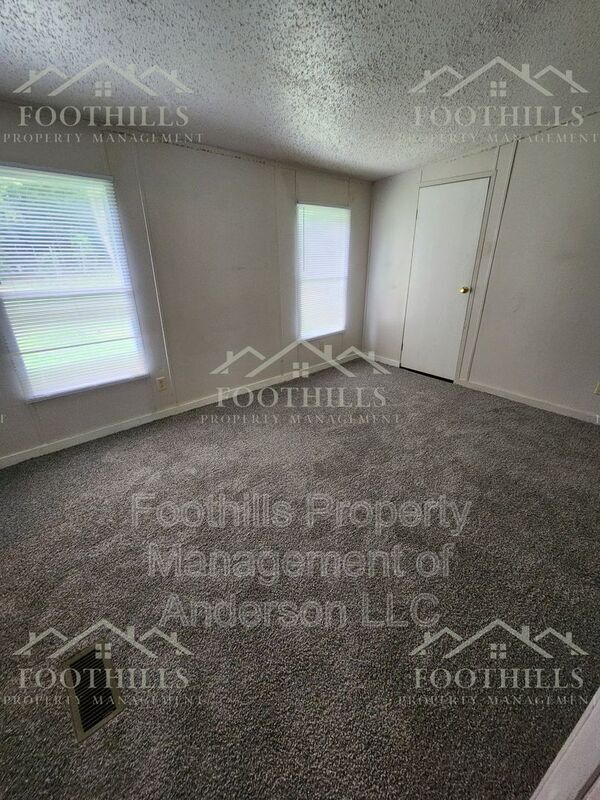 Building Photo - 104 Hickory Forest Dr