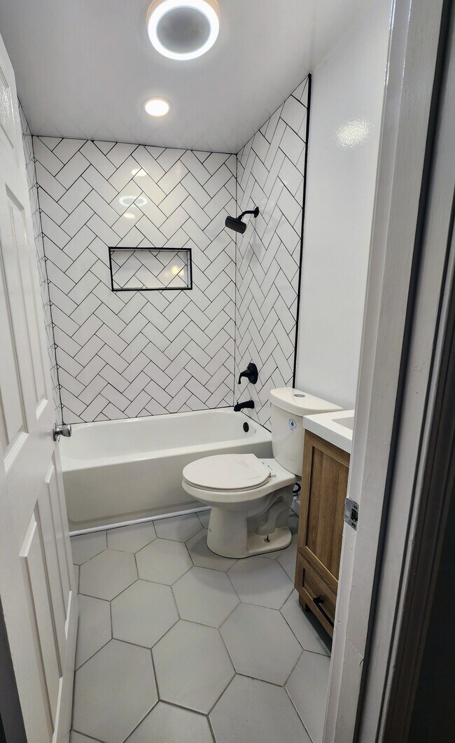 Building Photo - 4019 Blossomwood Dr
