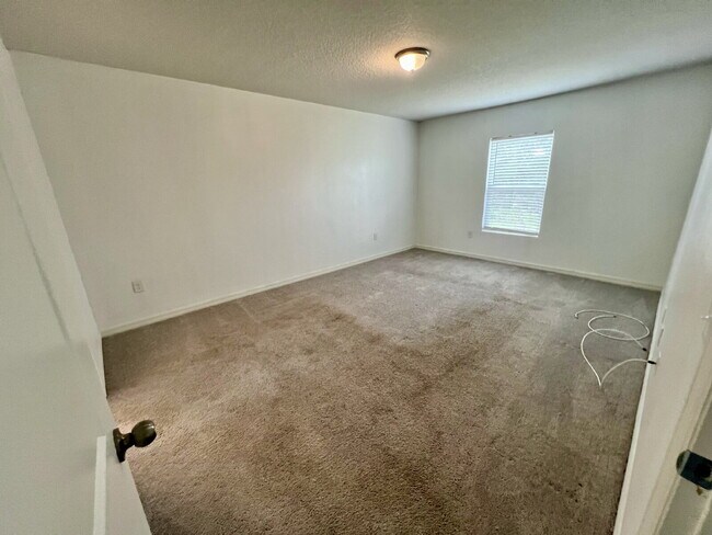 Building Photo - 4-Bedroom Home with Primary Suite | Intern...