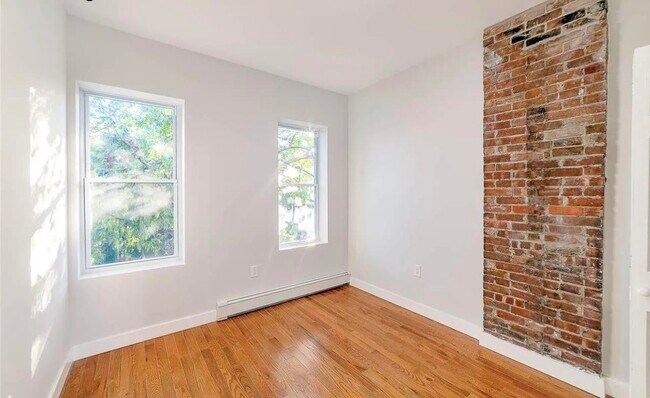 Building Photo - 83 Woodlawn Ave