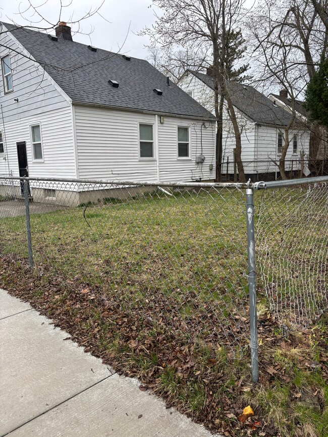 Building Photo - 19449 W Chicago