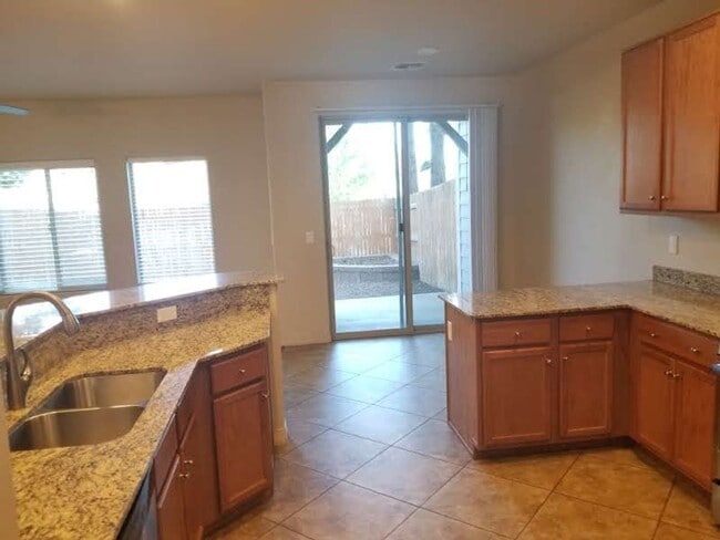 Building Photo - Beautiful, Pet Friendly, Multi-level, 2110 sqft, Luxury Townhouse w/A/C! 3 Bed, 2.5 Bath, + Loft ...