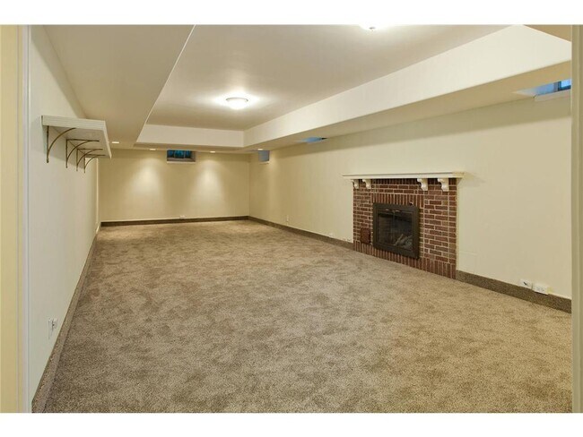 Building Photo - 1769 Dupont Ave S