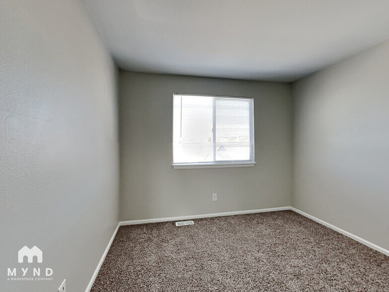 Building Photo - 5912 S Tempe Way
