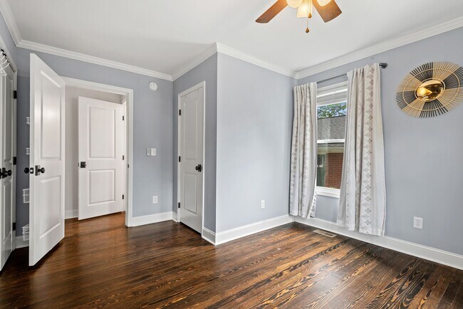 Building Photo - Cute 3 BR Bungalow with Backyard Oasis!