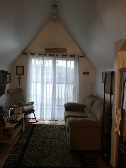 Building Photo - 117 Short St