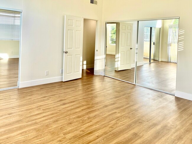 master w/2 mirror closets - 2456 Arizona Ave