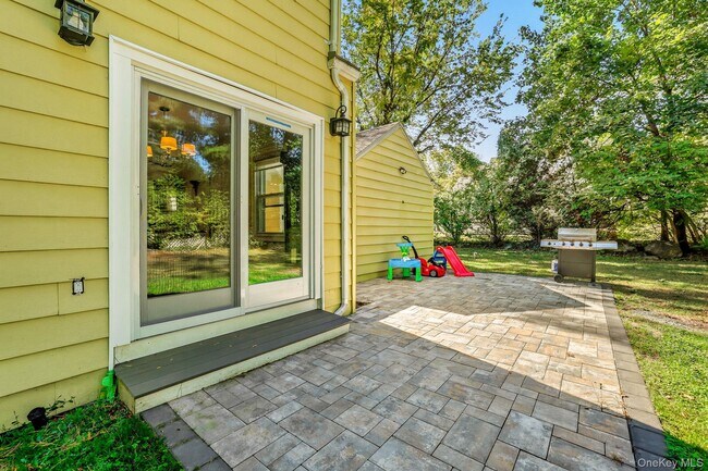 Building Photo - 110 Topland Rd