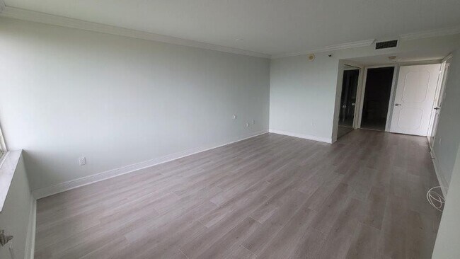 Building Photo - 2480 Presidential Way