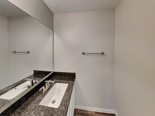 Building Photo - 13323 Ambrosa Dr