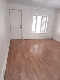 Building Photo - 436.5 Greenleaf St