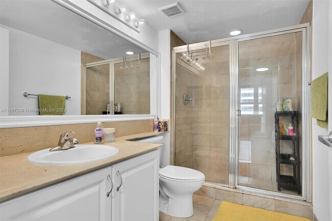 Building Photo - 1155 Brickell Bay Dr