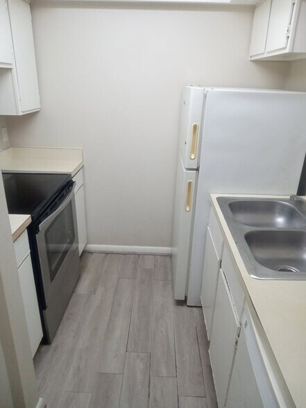 Kitchen - 6816 SW 4th Pl