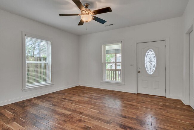 Building Photo - Remodeled house in great location in East Nashville