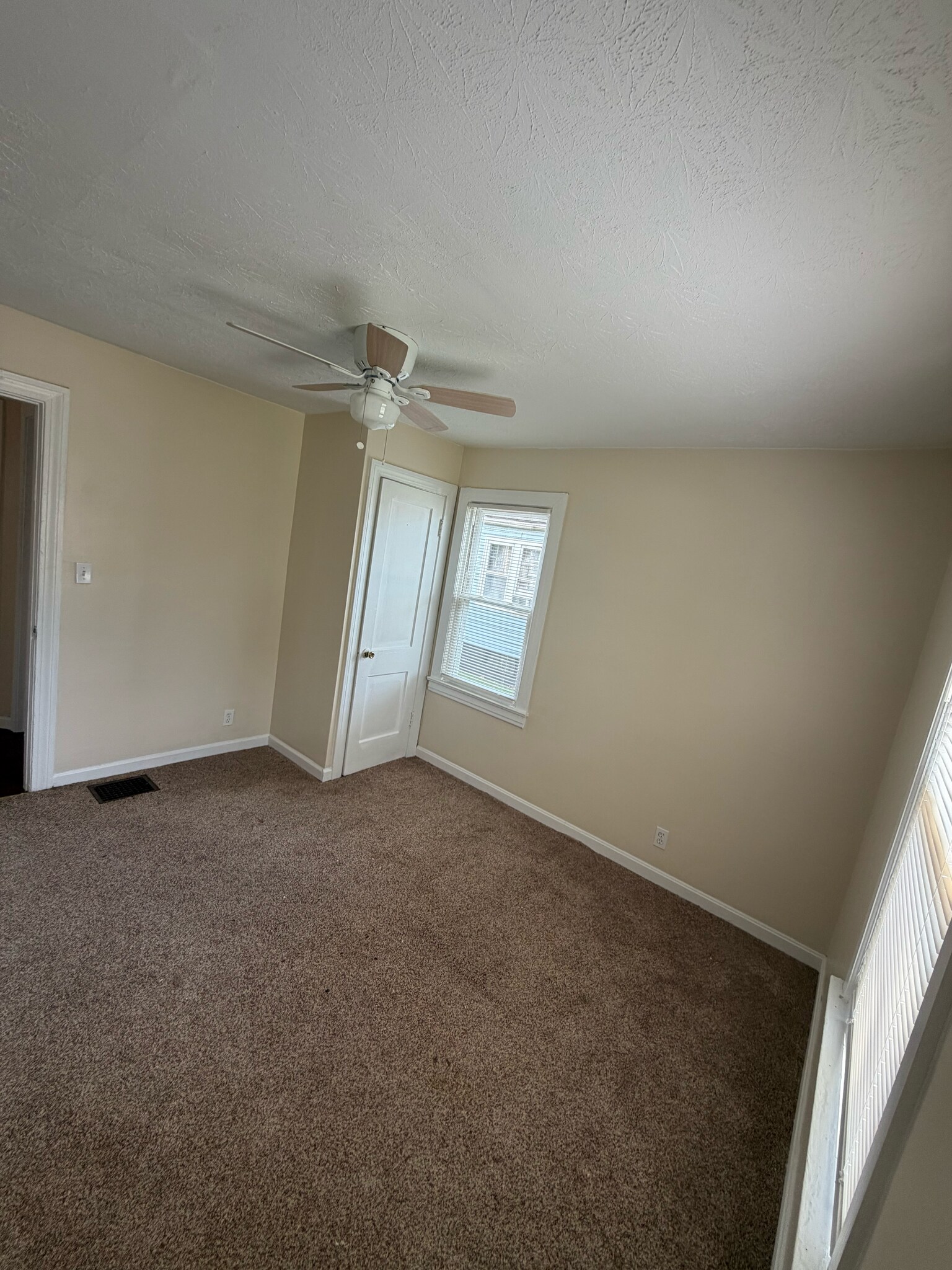 Building Photo - 2811 Narragansett Dr